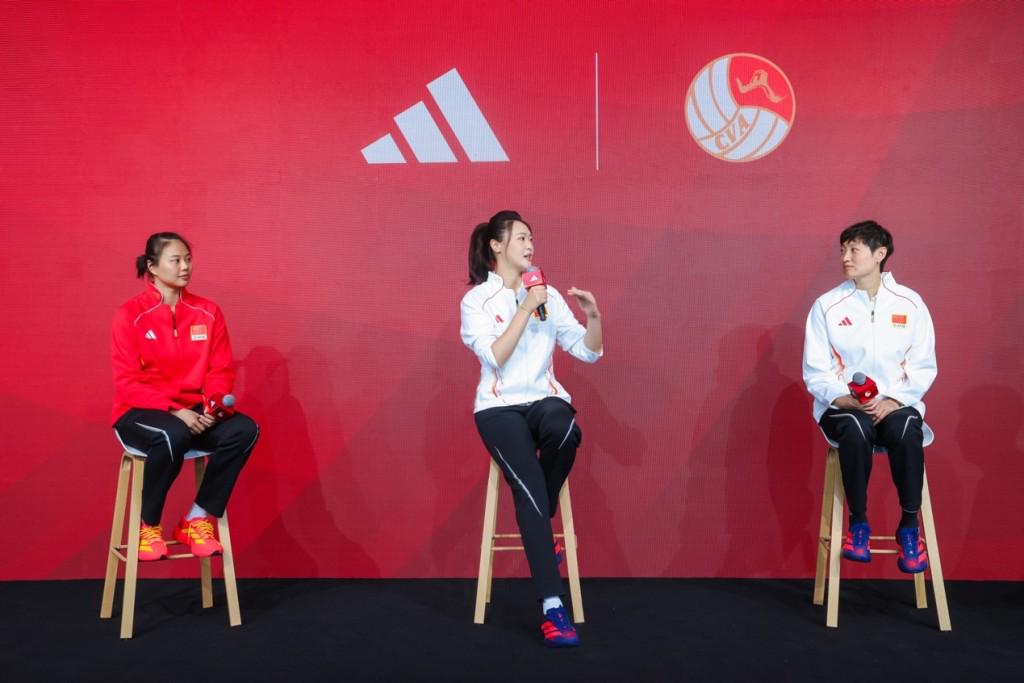 铜梁龙将士到安居古城“过端午”，刘建业包粽子“汗颜了”