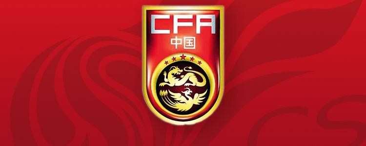 痛失好局,瑞士主帅雅金在球队被卡塔尔绝平后怒摔水瓶