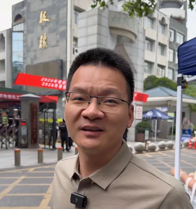 罗马诺：纽卡接近签下阿贾克斯18岁中场斯图尔，总价超2500万欧