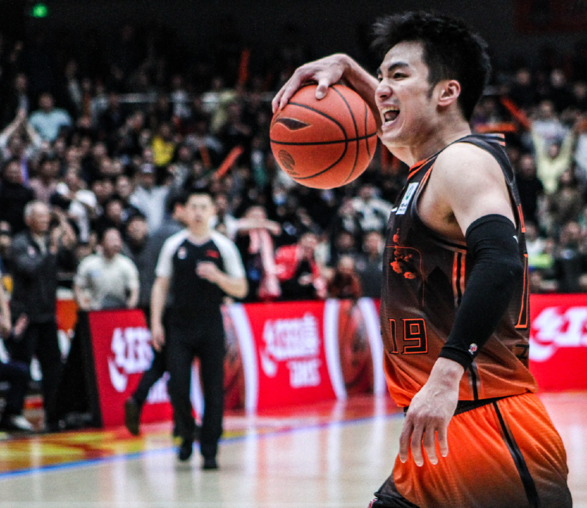 尼克斯夺冠夜 布伦森父亲向库班致谢