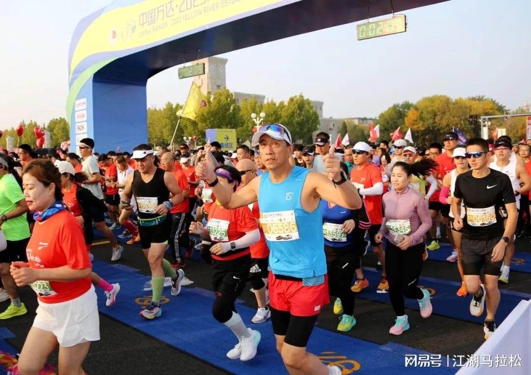 库里发文祝贺前助教布朗:尼克斯53年首冠背后的师徒情