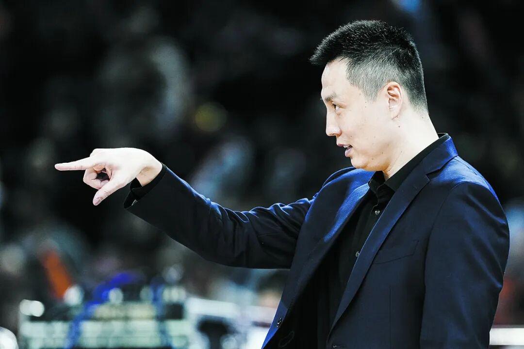斯普利特离任!都什么时候了,中国球迷怎么还在怪杨瀚森教练?
