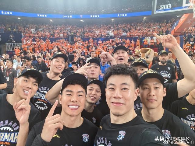 输给尼克斯4分!揪出1个表现最差之人,坑惨了马刺