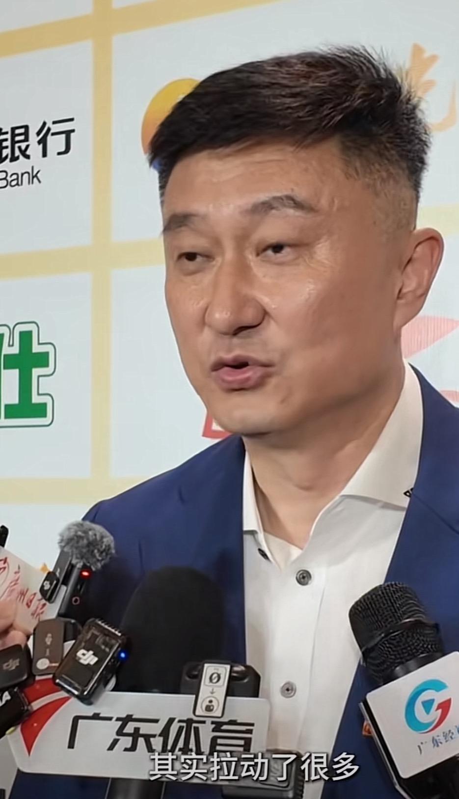 53年后,纽约尼克斯队再夺NBA总冠军!球迷沸腾了