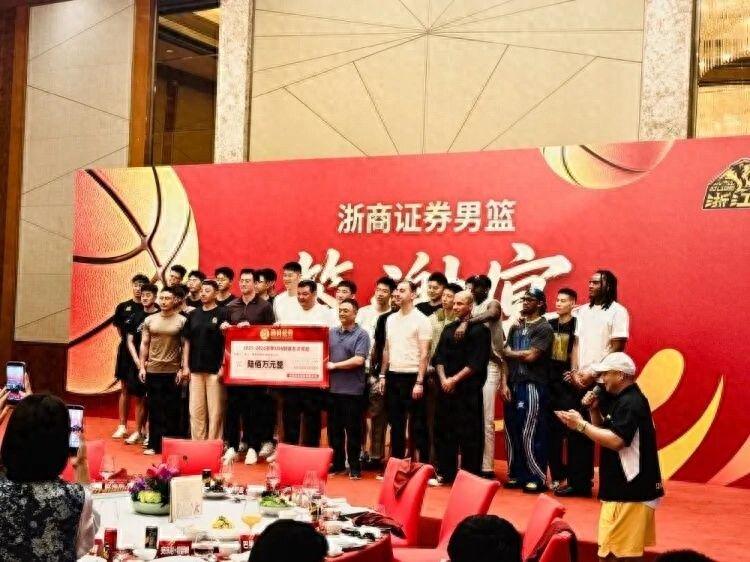 尼克斯夺冠夜 布伦森父亲向库班致谢