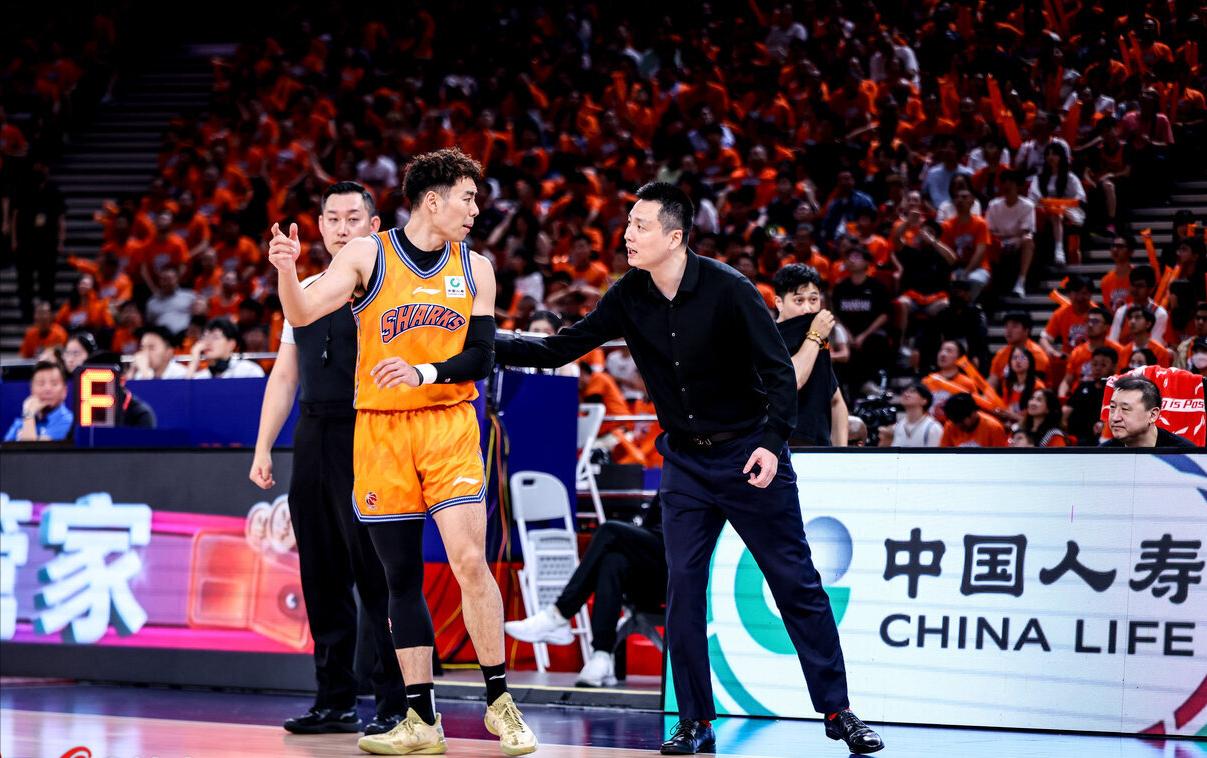 魔术师祝贺尼克斯夺冠盛赞旧将哈特