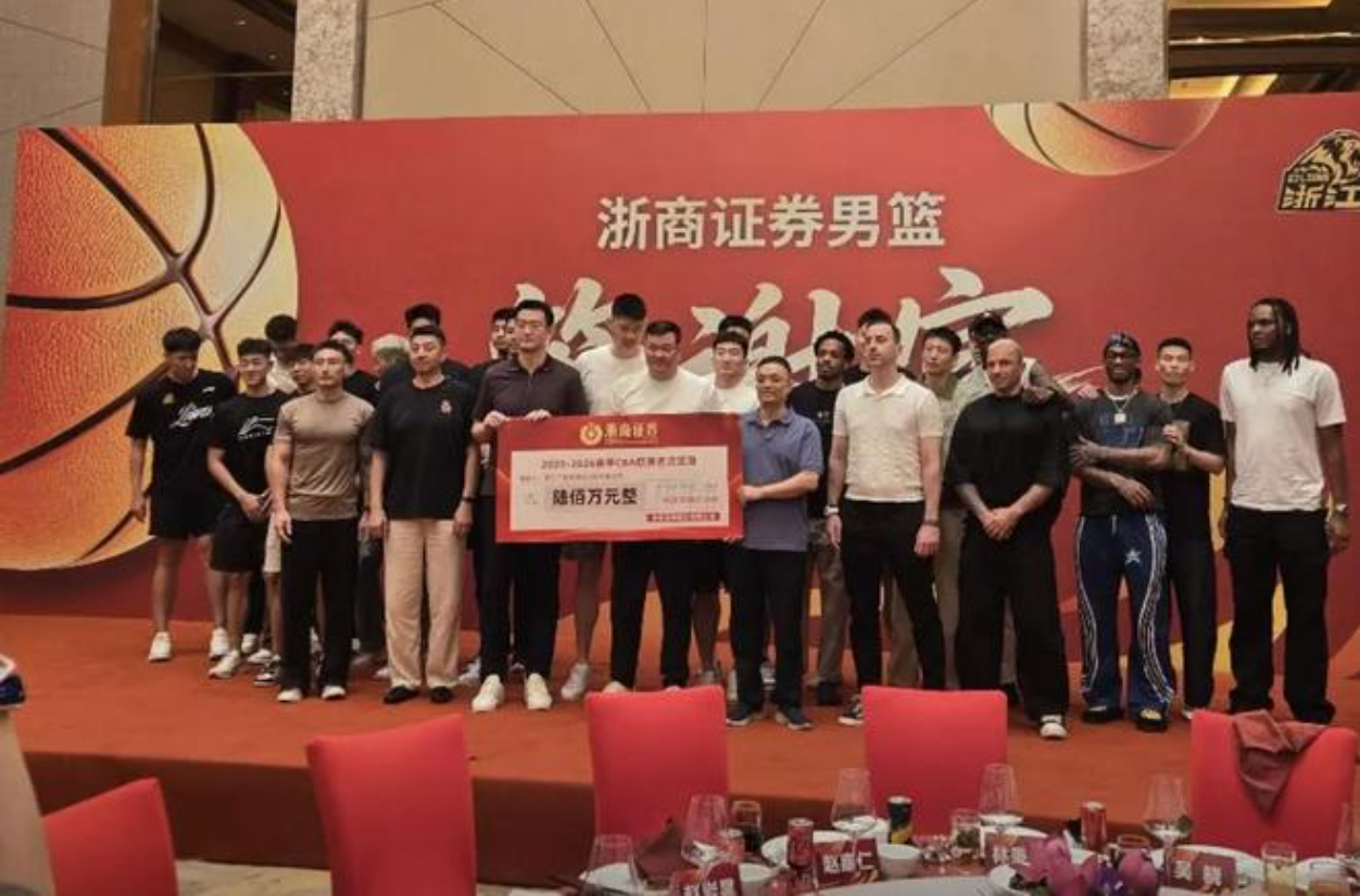 U17男篮虐委内瑞拉！张懿赵杰+2将齐爆，多人贡献，吕飞燕下替补