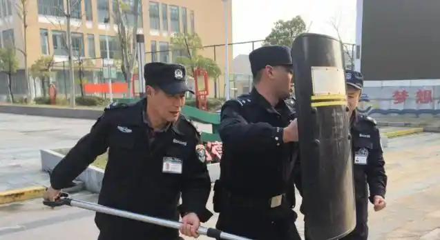 领先16分果然白费!马刺又遭逆转,文班空砍两双留憾,尼克斯登顶