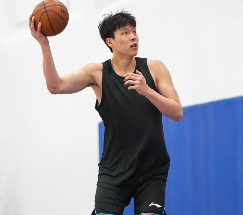 他这个命啊!离开湖人,湖人夺冠,离开尼克斯,尼克斯也拿了冠军