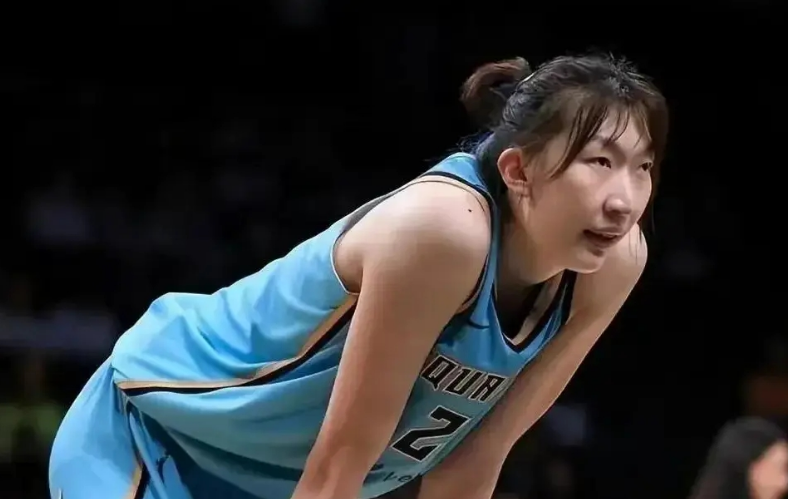 马刺队友谴责尼克斯球迷扔鸡蛋 文班亚马本人却无所谓