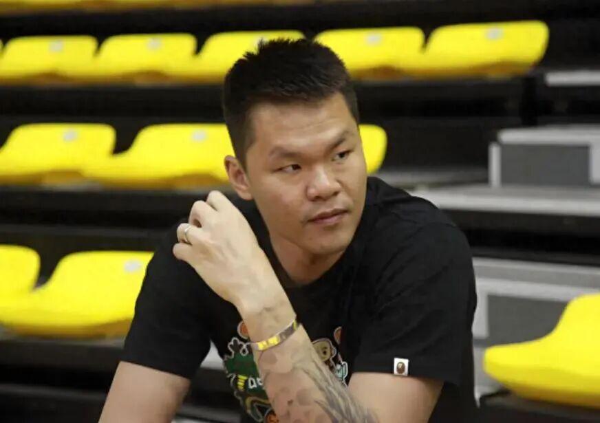 马刺主帅谈福克斯被批评：我不看社媒也不在乎，对他有100%信心