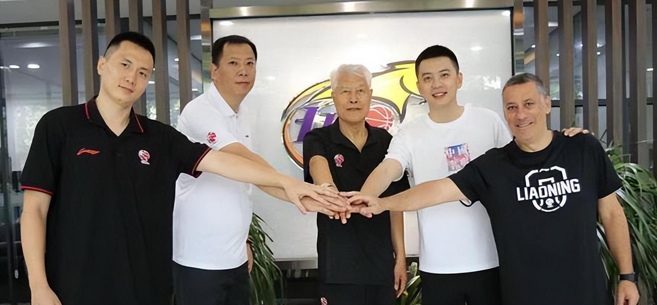 布伦森当选FMVP 尼克斯53年首冠