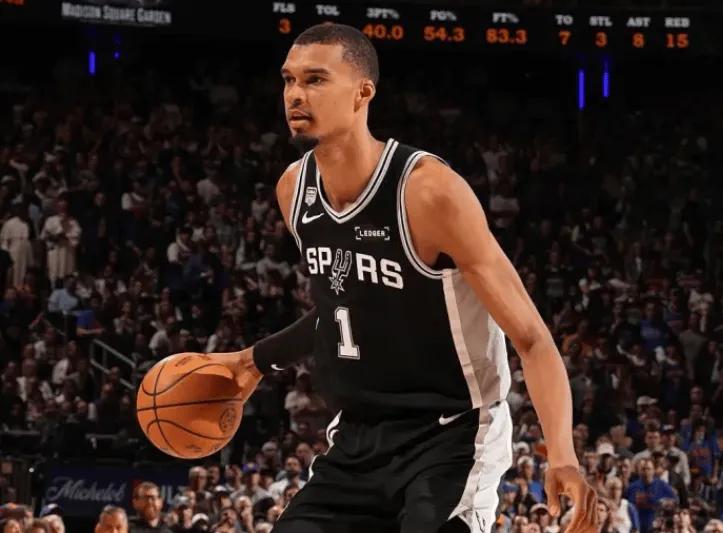 同样是NBA传奇巨星，为何科比营销害人，詹姆斯营销却无害？