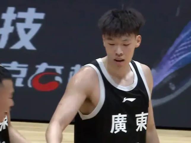 曼晚：加斯科因当年为钱拒曼联选热刺结果后悔终身，M费要注意了