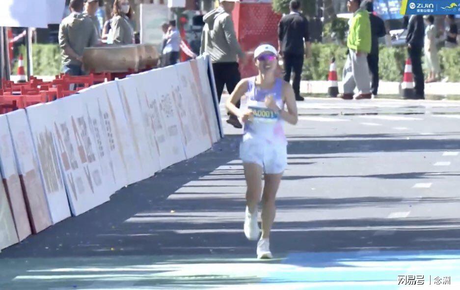 特雷·杨4900万选项在即 奇才面临合同考验