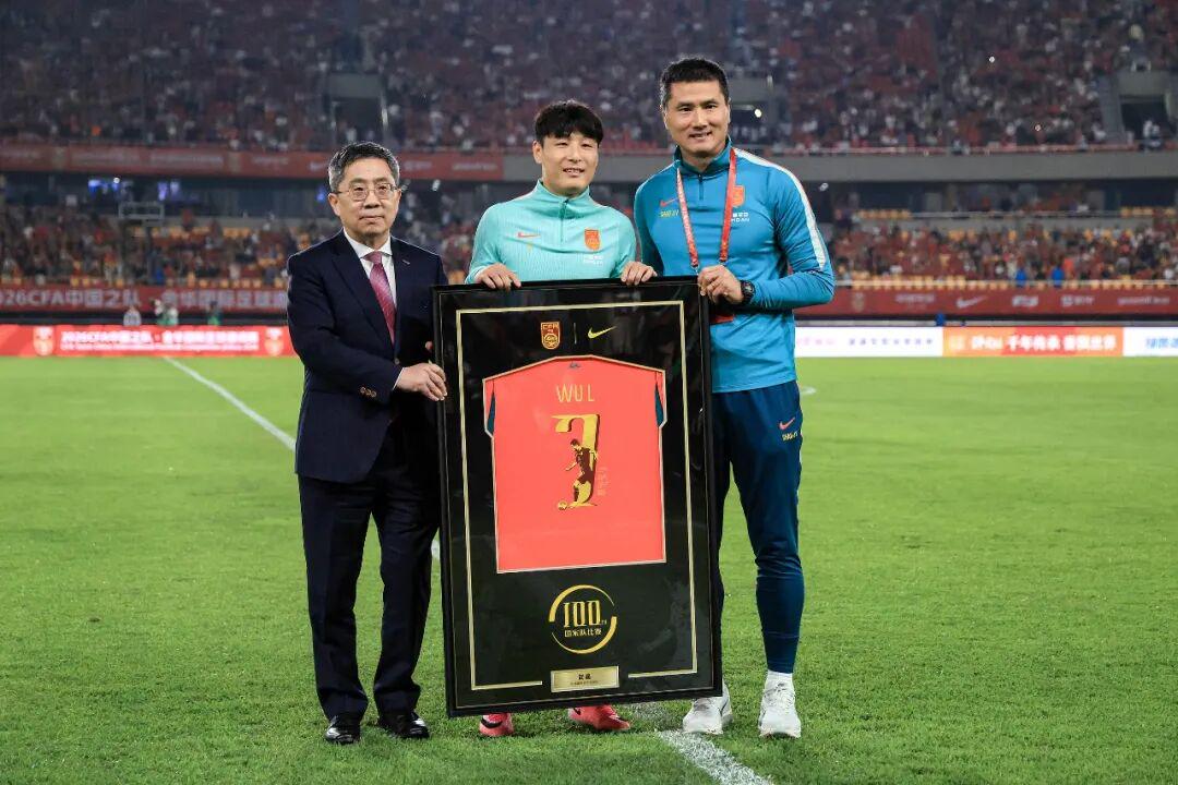 拒绝皇马邀约!24岁格瓦迪奥尔续约曼城,留守至2031年!
